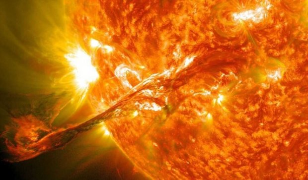 NASA зафіксувало потужні спалахи на Сонці (відео)
