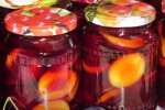 Підійдуть і для салату, і для закуски: рецепт маринованих слив на зиму