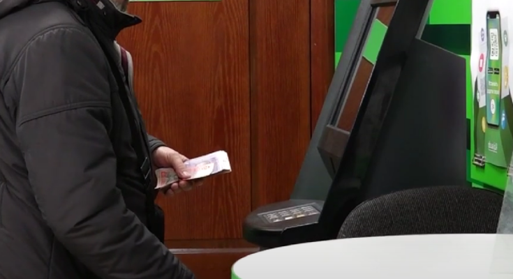 Гроші, виплати. Фото: скрін youtube