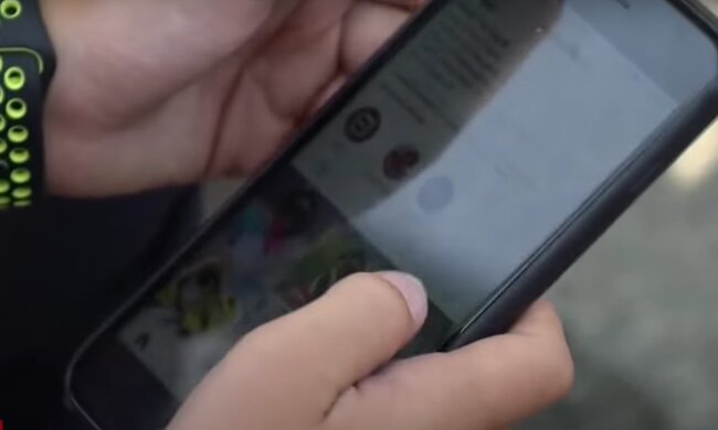 Смартфон. Фото: скрін youtube