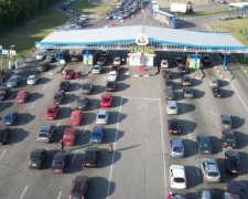 Україно-польський кордон паралізували кілометрові черги