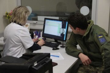 Медогляд військовозобов'язаних, скріншот з відео