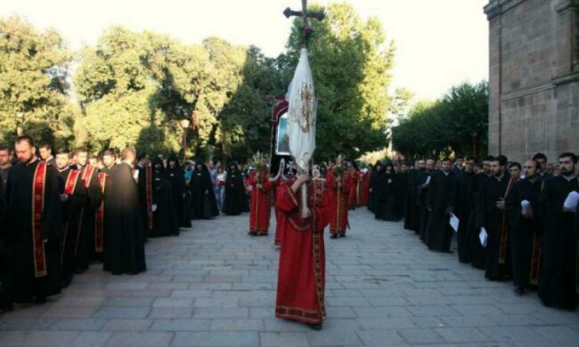 Воздвиження Хреста Господнього 2017: народні прикмети та звичаї