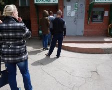 Подстерегают возле почты и банков: в Києве орудует опасная банда
