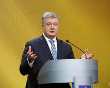 Порошенко терміново скликав прес-конференцію: щось не так із Томосом