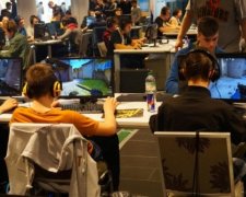 Столичные игроки в Dota2 посоревновались за 18 тыс грн (фото)