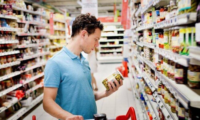 Чоловік в магазині