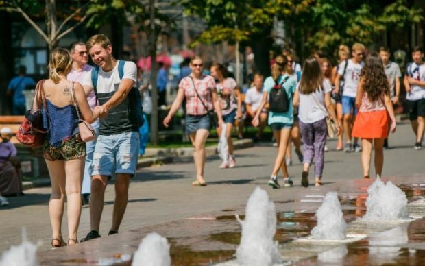 Стихія любить жартувати: коли українців атакує спека