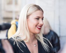 Голая фехтовальщица показала прелести и сунула кое-что в рот