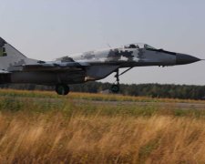 Украинские летчики учились приземляться на автостраду (ФОТО)