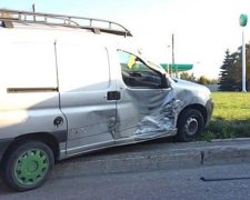 Дві вантажівки зіткнулись у Львові (фото)