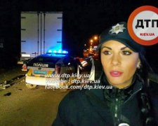 При оформленні ДТП у поліцейське авто врізався Ford (фото)