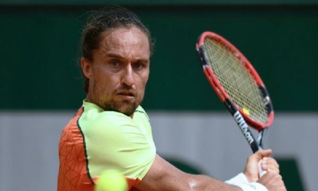 Украинский теннисист пробился в четвертьфинал на турнире в Швеции