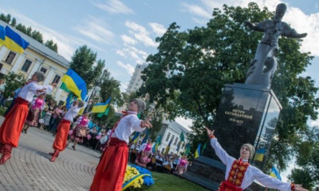 В Харькове открыли «отвоеванный» у аннексированного Крыма памятник Сагайдачному