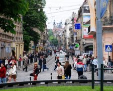 Зарплата українців зростає, для киян погані новини