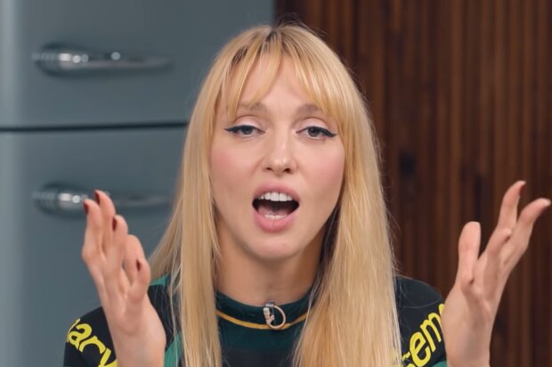 Оля Полякова, кадр из видео