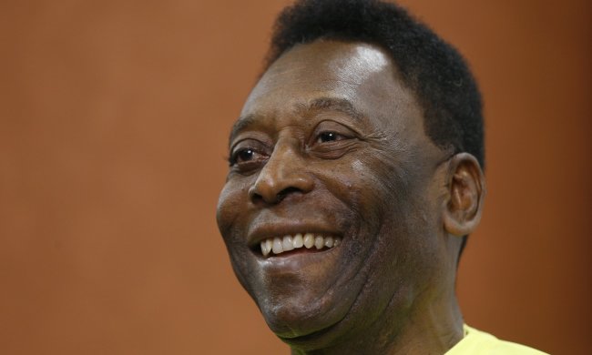 Пеле срочно госпитализирован после встречи с новым королем футбола