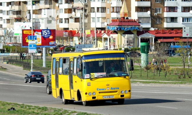 "Їб*в вас, пільговиків": у Києві озвірілі маршрутники влаштували «темну» ветерану АТО