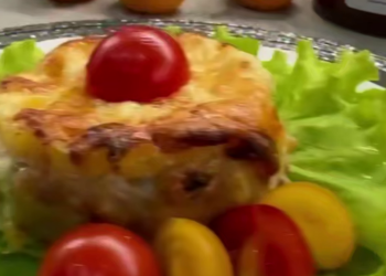 Курка з ананасами, кадр з відео