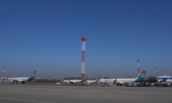 Глава "Украерорух" підвищив собі зарплату, поки персонал отримує копійки