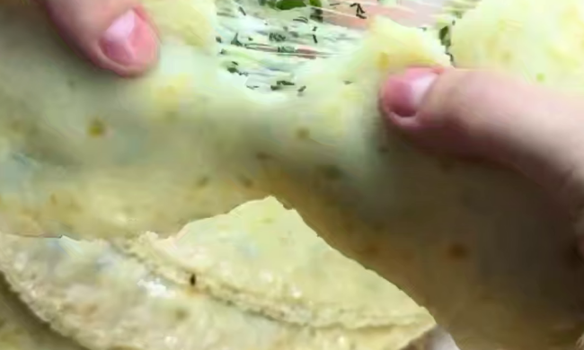 Млинці з начинкою, кадр з відео