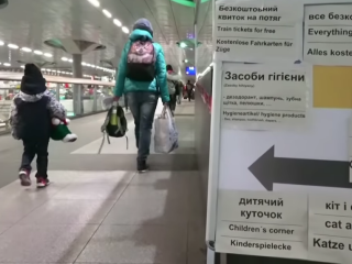 Українські біженці. Фото: скрін youtube