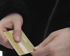 Банковская карта. Фото: скрин youtube