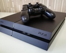 Sony PlayStation 4