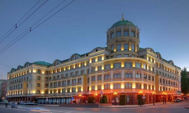 Бойовики віджали у Ахметова готелі в Донецьку