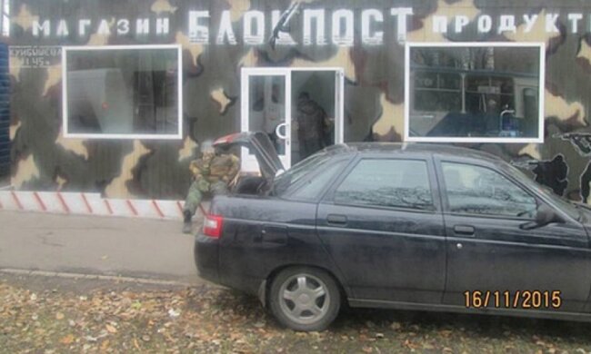 В "ДНР" продуктовий магазин оформили під блокпост (фото)