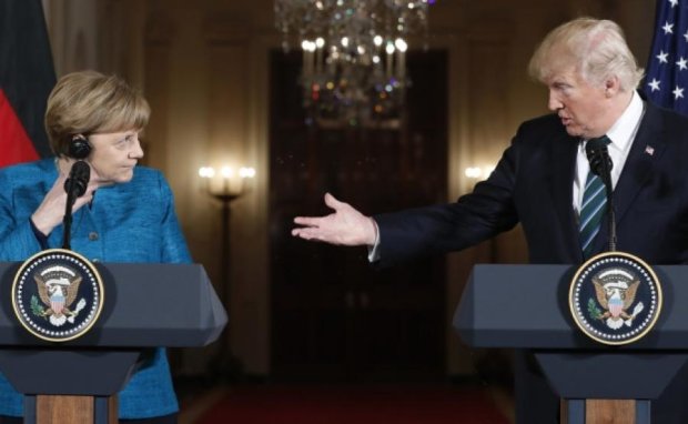 Меркель пожаловалась Трампу на тяжелые переговоры по Донбассу