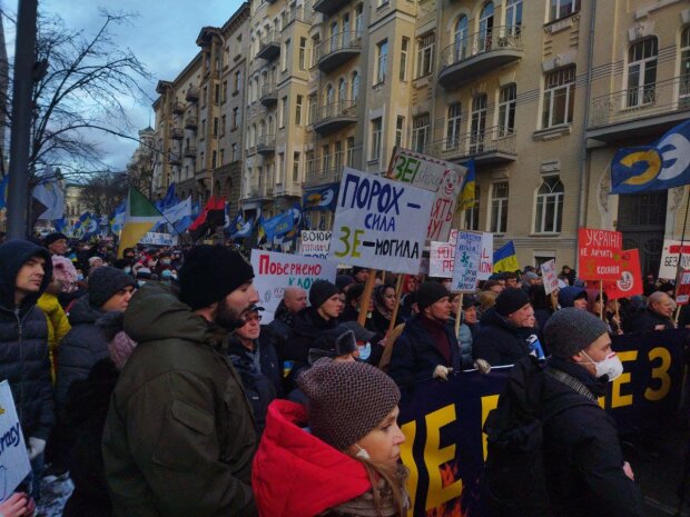 Мітинг на підтримку Петра Порошенка в центрі Києва, фото Знай.ua