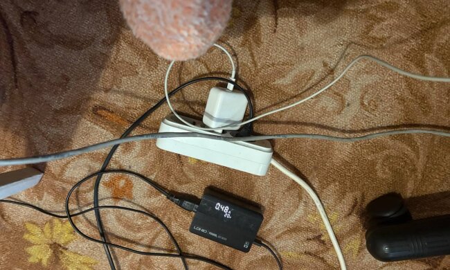 Розетка. переходник, фото: Знай.ua