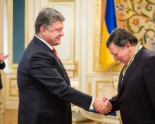 Порошенко нагородив Баррозу орденом Свободи