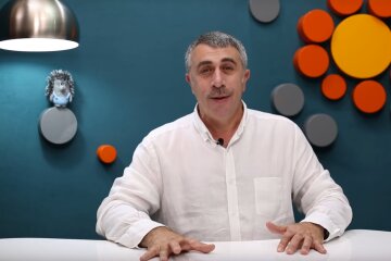 Доктор Комаровський, скрін з відео