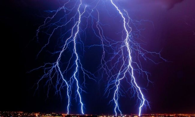 Удари блискавки з космосу потрапили в об'єктив камери