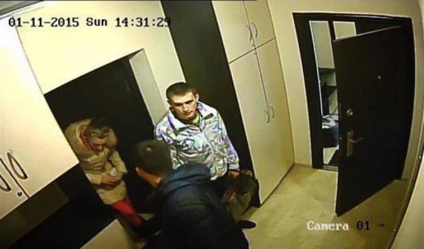 В Киеве разыскивают пару квартирных воров (фото)