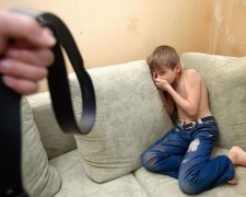 Волосся дибки: озвіріла мати покарала сина за втрату Iphone