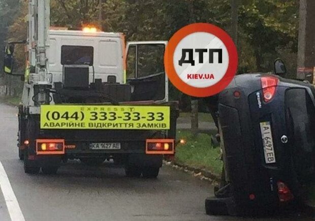 У Києві автомобіль "прикинувся мертвим" посеред дороги - "Лежачого не евакуюють!"
