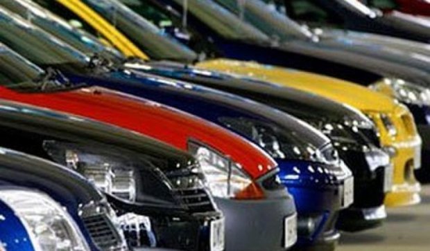Україна достроково скасувала спецмита на імпорт легкових авто