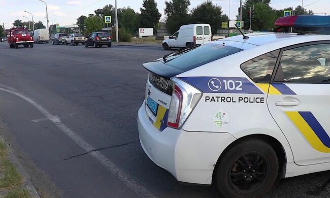 Голий і нервовий киянин намагався виколоти собі око