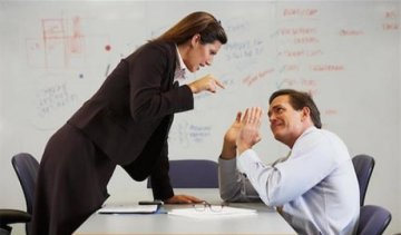 Каждый четвертый работник офиса боится сокращения - исследование