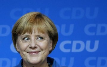 Меркель перед зустріччю з Трампом розглядала голих жінок