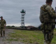 "Стену Яценюка" сравнили с заборами чиновников