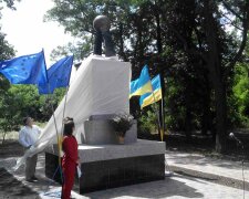 Под Днепром установили шар в честь децентрализации