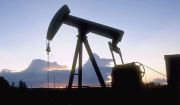Доходи Росії від експорту нафти впали майже вдвічі