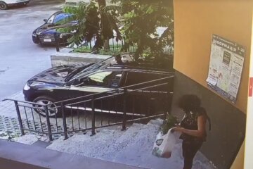 Тернополянка соскучилась за романтикой и обнесла клумбу, муж цветов не дарит