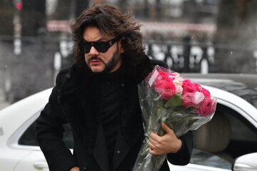 Кіркоров ридав, Галкін плакав: могила близької людини перетворилася в місце ганебних занять