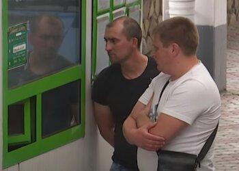Выезд за границу. Фото: скриншот Youtube