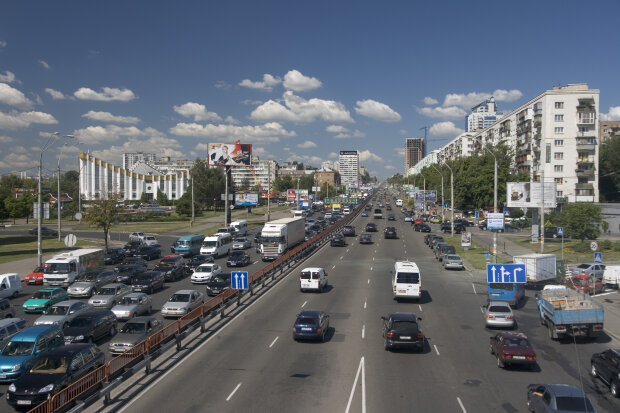 На киевских дорогах засекли странную мотоколонну, "обеды для Юзика"